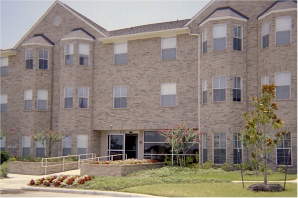 West Oaks Terrace in Houston, TX - Building Photo