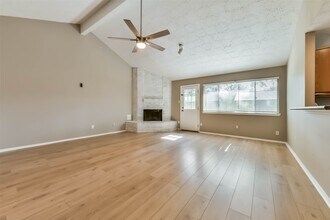 745 Otter Creek Dr in La Porte, TX - Building Photo - Building Photo