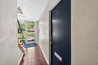 514 Mariedale Dr, Unit #1 in St. Louis, MO - Building Photo - Building Photo