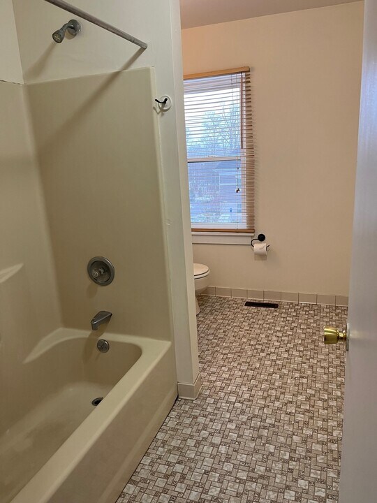 42 S Cherry St in Wallingford, CT - Building Photo