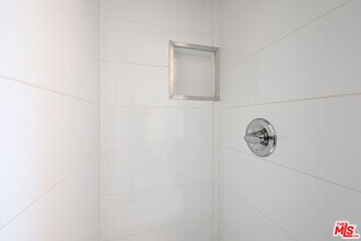 1068 S Wooster St in Los Angeles, CA - Building Photo - Building Photo