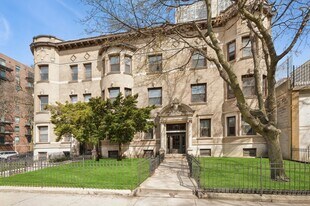 670 W Sheridan Rd in Chicago, IL - Building Photo