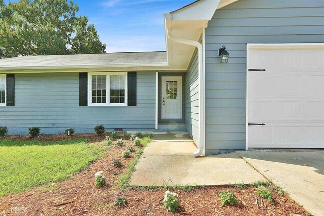 180 Nectarine Dr in Newnan, GA - Foto de edificio - Building Photo