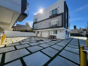 1301 E 27th St in Los Angeles, CA - Building Photo - Building Photo