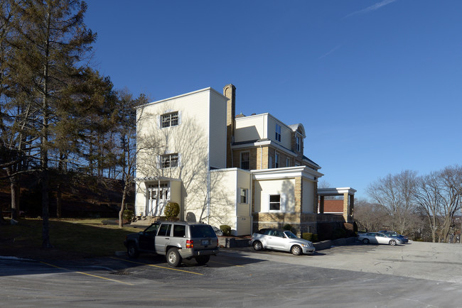 Oak Hill Apartments in Woonsocket, RI - Building Photo - Building Photo