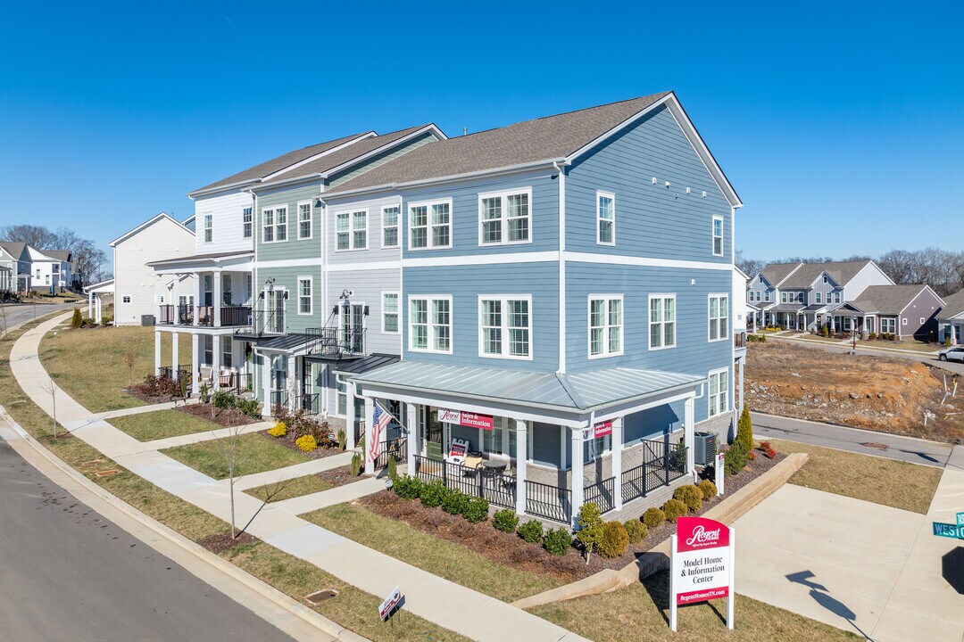 Burkitt Ridge in Brentwood, TN - Foto de edificio