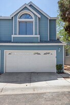 4915 Strauss Dr in Las Vegas, NV - Building Photo