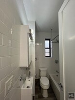 31-43-43 Steinway St in Queens, NY - Building Photo