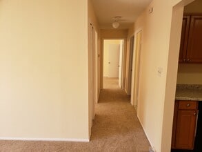 8 Holly Ct in Trenton, NJ - Building Photo - Building Photo