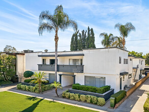 12206 Magnolia Blvd in Valley Village, CA - Building Photo - Building Photo