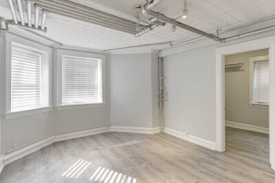 2042 W Armitage Ave in Chicago, IL - Building Photo