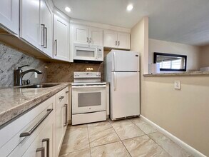 25 Berkshire A in West Palm Beach, FL - Foto de edificio - Building Photo