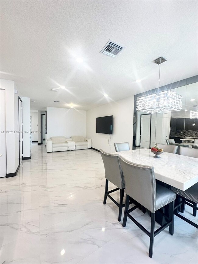 10414 NW 67th St in Doral, FL - Building Photo - Building Photo
