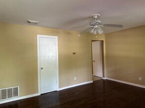 522 E Daugherty Dr in Garland, TX - Building Photo - Building Photo