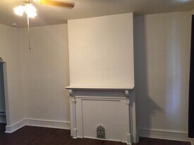 30 N Dewey St in Philadelphia, PA - Building Photo