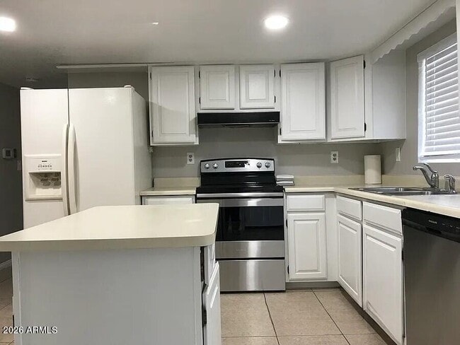 8238 W Monroe St in Peoria, AZ - Building Photo - Building Photo