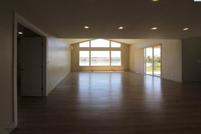4620 W Riverhaven St in Pasco, WA - Building Photo - Building Photo