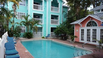 3002 W Cleveland St, Unit D5 in Tampa, FL - Building Photo