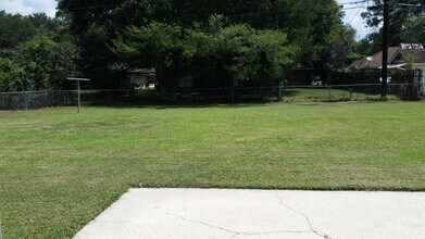 9469 Macedonia Ave in Baton Rouge, LA - Foto de edificio - Building Photo