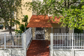 735 SW2 LLC in Miami, FL - Building Photo - Building Photo