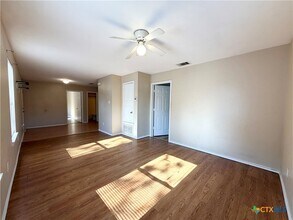 898 Advance St in San Marcos, TX - Building Photo - Building Photo