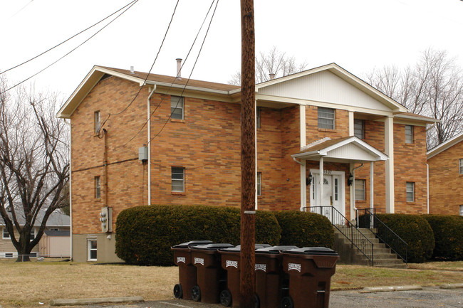 5507 Yucca Ln in Louisville, KY - Foto de edificio - Building Photo