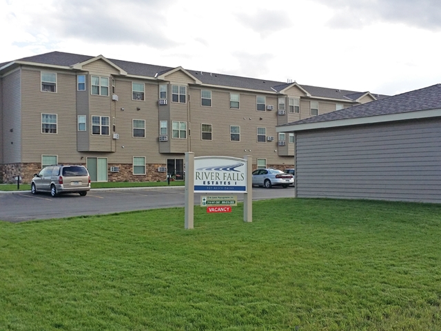 River Falls Estates in Thief River Falls, MN - Building Photo