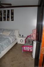 1060 NW 7th St-Unit -205 in Miami, FL - Building Photo - Building Photo