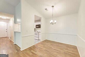 529 Warm Springs Cir in Roswell, GA - Building Photo - Building Photo