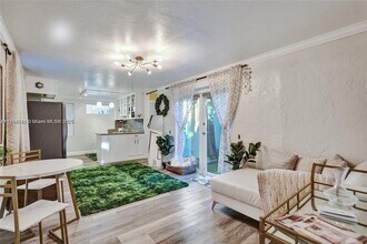 620 NE 28th St in Wilton Manors, FL - Foto de edificio - Building Photo