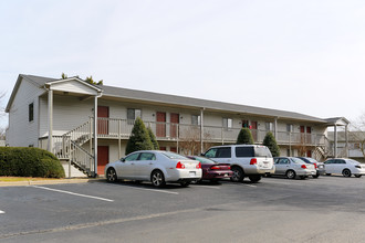 Monroe Apartments in Monroe, NC - Foto de edificio - Building Photo