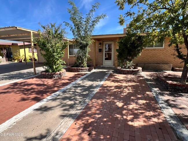 property at 1516 Oakdale St