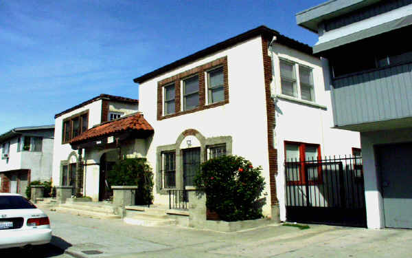 1045 E 4th St in Long Beach, CA - Building Photo - Building Photo