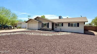 537 E Laguna Dr in Tempe, AZ - Building Photo - Building Photo