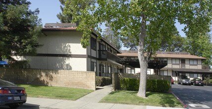 15-57 Monte Cresta Ave in Pleasant Hill, CA - Foto de edificio - Building Photo