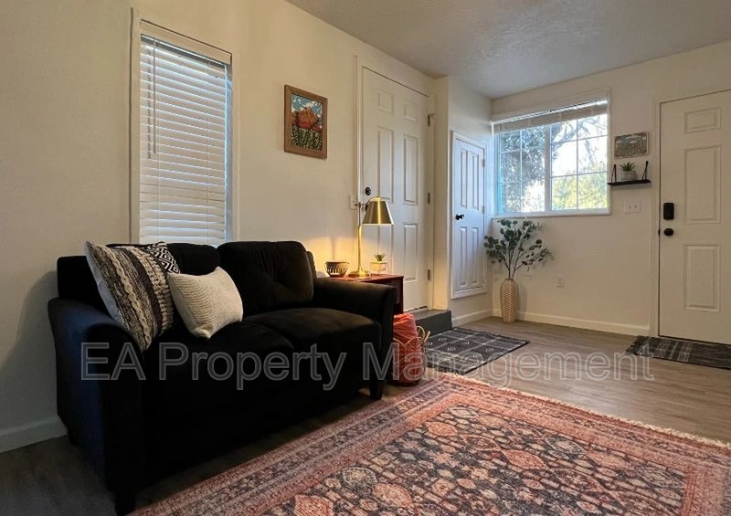 507 Spruce St SE in Albuquerque, NM - Building Photo