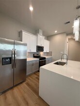 8110 Esther Acres Ln in Houston, TX - Building Photo - Building Photo