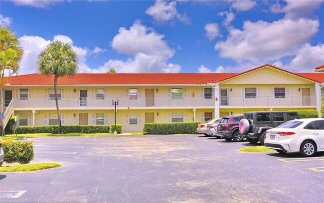 3688 N University Dr, Unit Holiday Village Unit#3688 in Coral Springs, FL - Building Photo - Building Photo