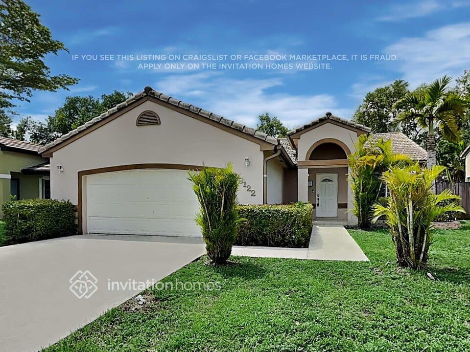 16122 SW 79th Terrace in Miami, FL - Building Photo