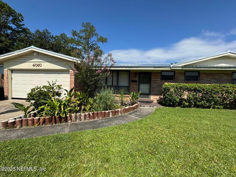 4060 Bender Rd in Jacksonville, FL - Building Photo