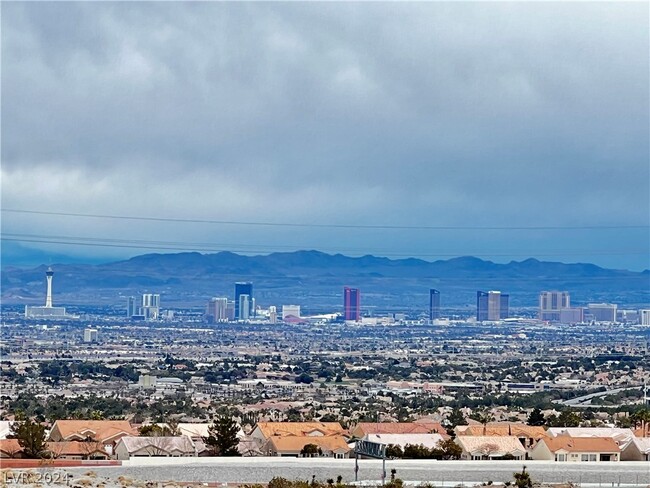 2400 Ridgeline Wash St in Las Vegas, NV - Foto de edificio - Building Photo