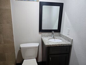 1501 Asbury St, Unit B in Houston, TX - Building Photo - Building Photo