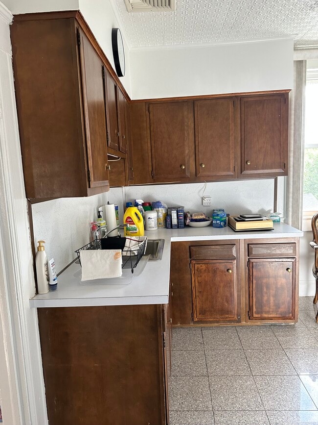 16 Edward St, Unit 1