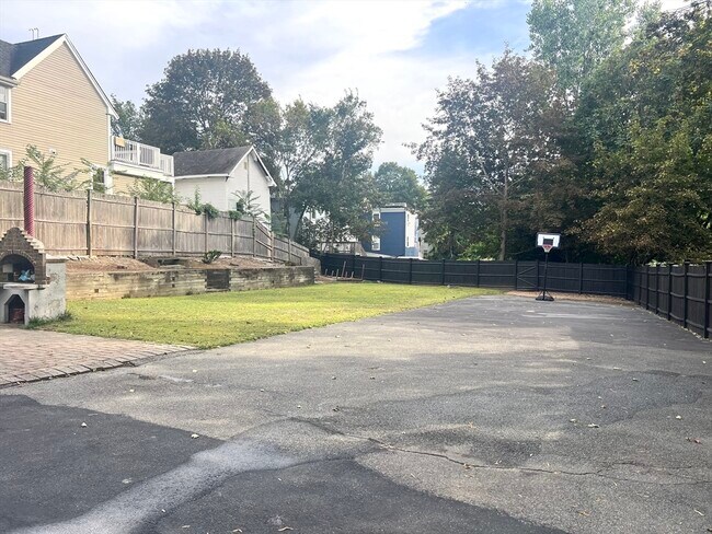 79 Franklin St-Unit -1 in Stoneham, MA - Building Photo - Building Photo