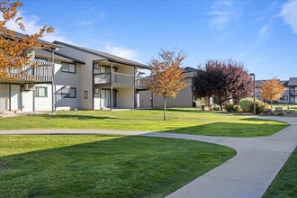 Village Apartments in Walla Walla, WA - Building Photo - Building Photo