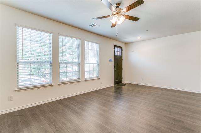 2402 Siskiyou St in Lewisville, TX - Building Photo - Building Photo