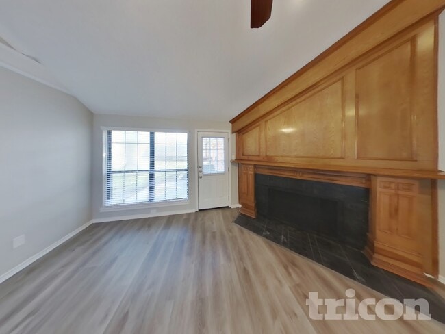 7761 Grassland Dr in Fort Worth, TX - Foto de edificio - Building Photo