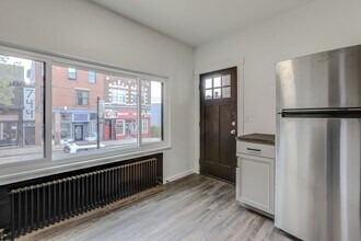 747 E Warrington Ave in Pittsburgh, PA - Foto de edificio - Building Photo