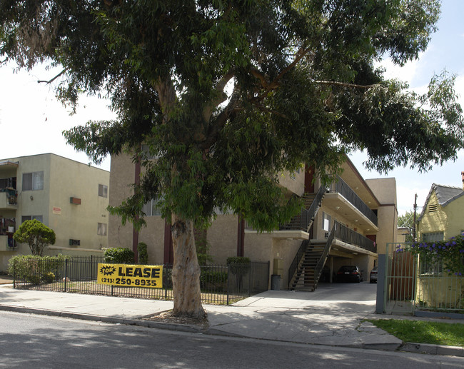 5912 Willoughby Ave in Los Angeles, CA - Building Photo - Building Photo