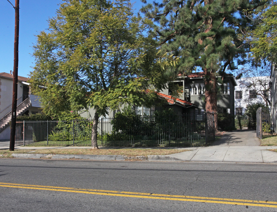 4965 Franklin Ave in Los Angeles, CA - Building Photo